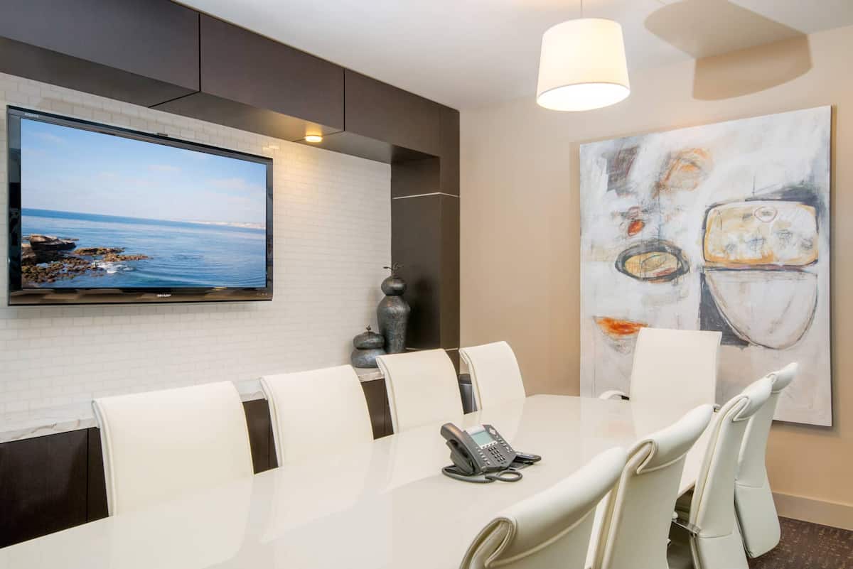 RGVtYW5kUGljdHVyZToxOTUyMDQ0ODc5