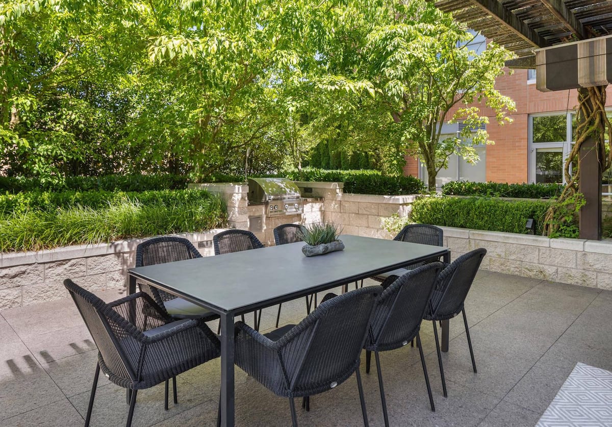 RGVtYW5kUGljdHVyZToxOTUxNTc4OTMz