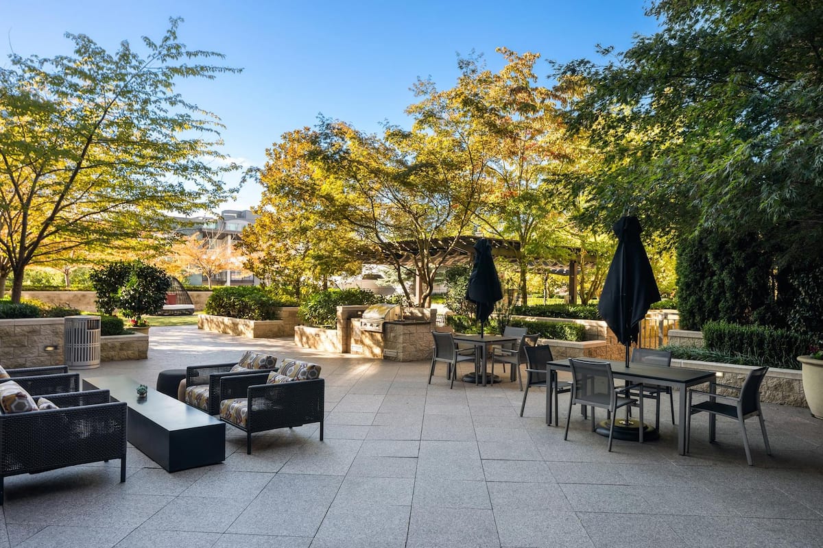 RGVtYW5kUGljdHVyZToxOTUxNTc4OTQ1