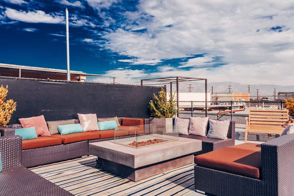 Earn with Airbnbfriendly apartments in Los Angeles Airbnb