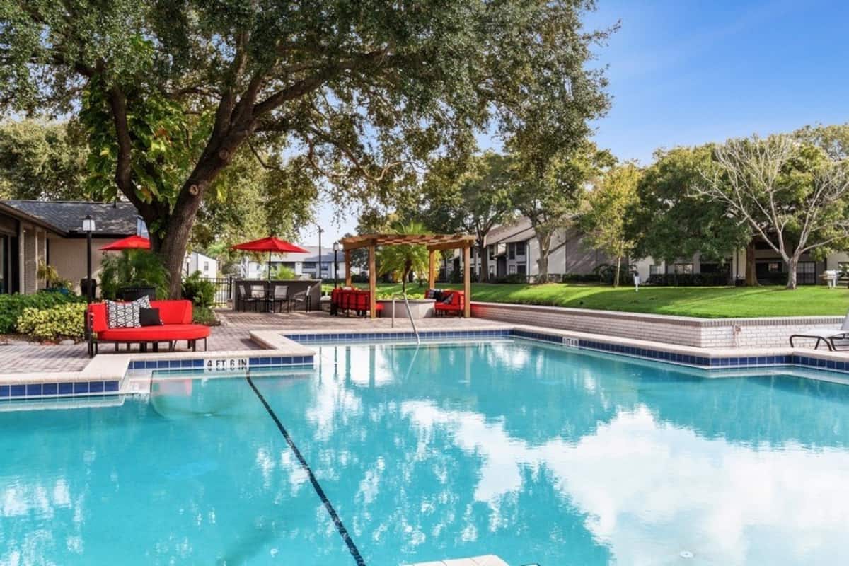 RGVtYW5kUGljdHVyZToxOTU1MjE1MTM3