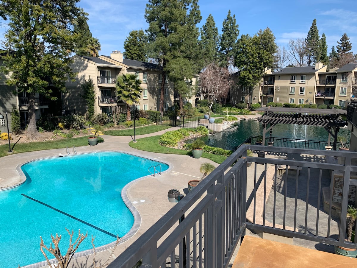 Exterior of Fountains at Point West, an Airbnb-friendly apartment in Sacramento, CA