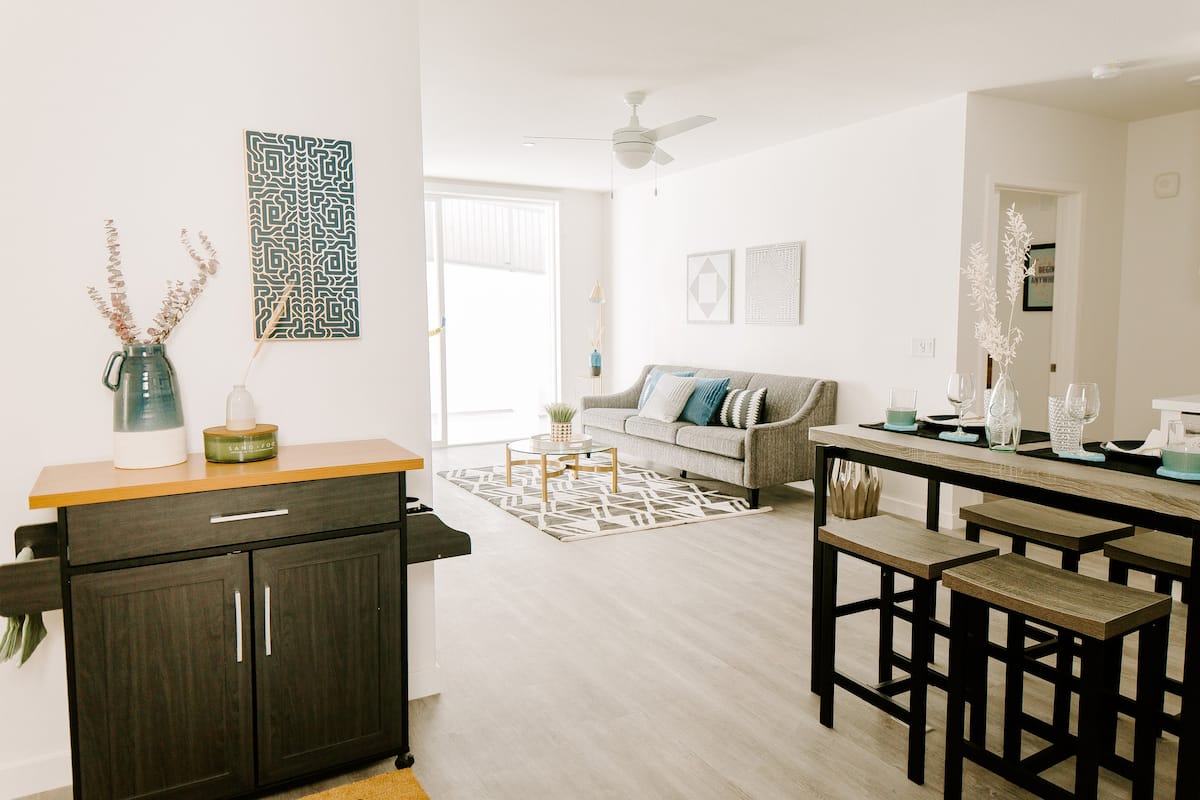 , an Airbnb-friendly apartment in Los Angeles, CA