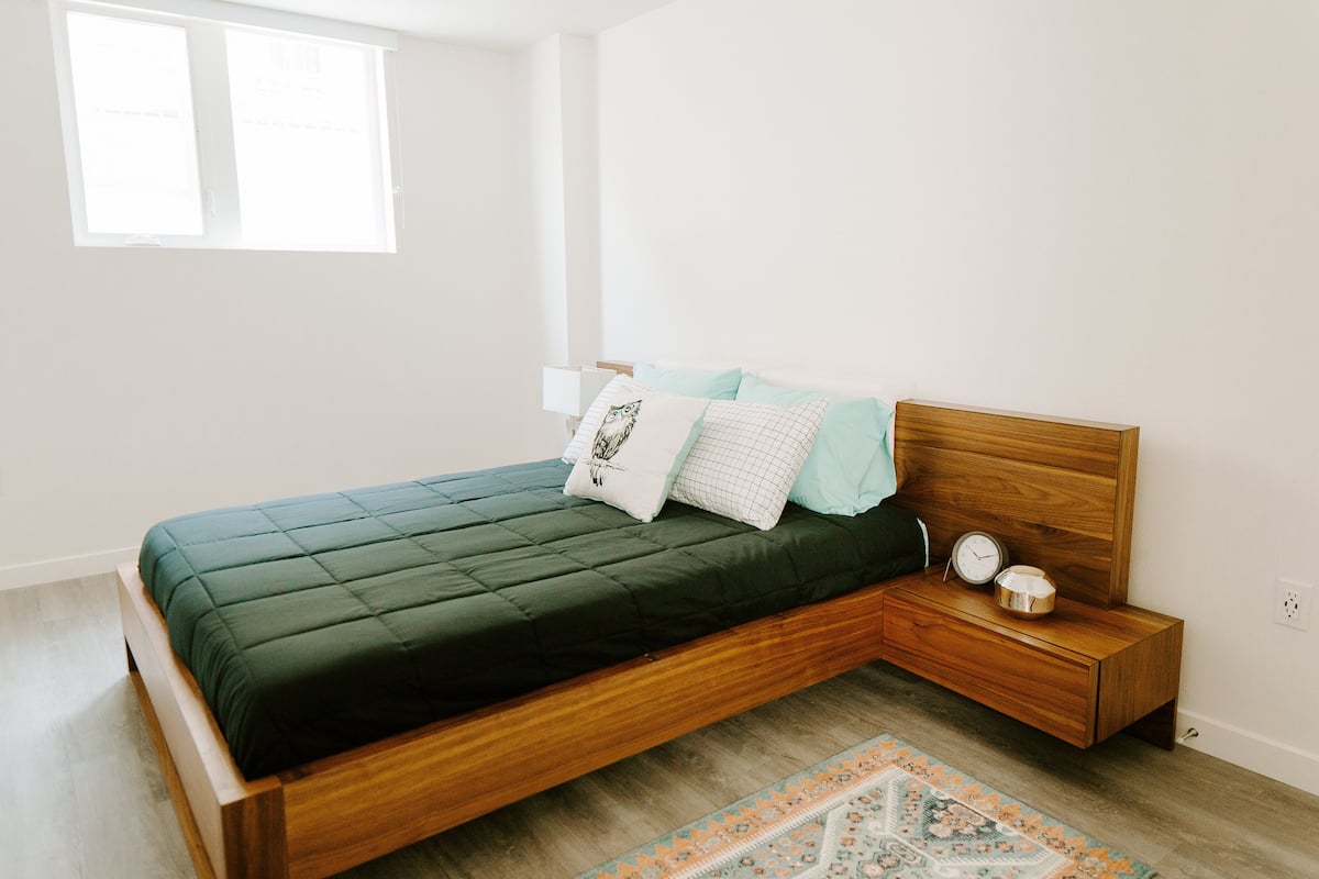 , an Airbnb-friendly apartment in Los Angeles, CA