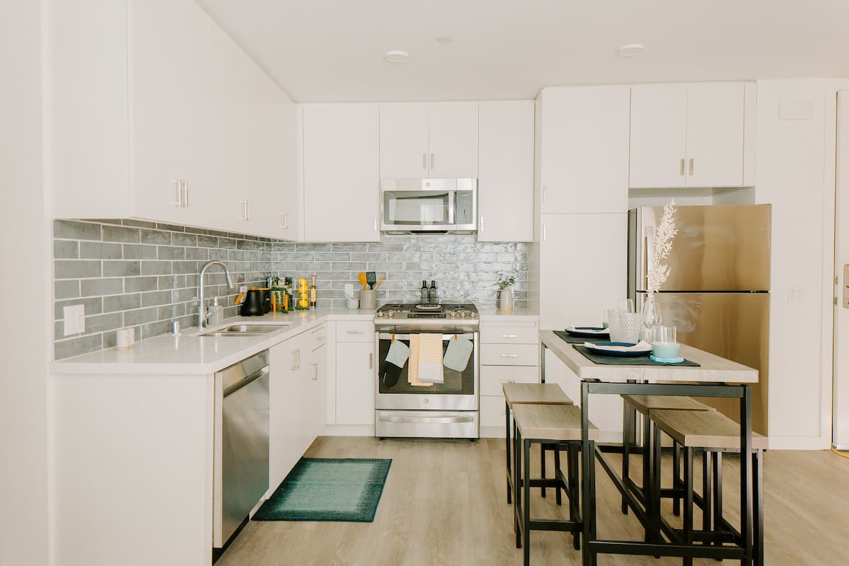 , an Airbnb-friendly apartment in Los Angeles, CA