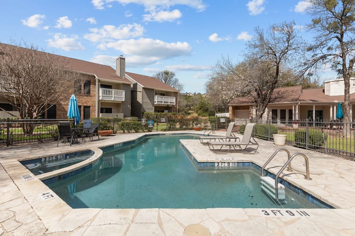 RGVtYW5kUGljdHVyZToyNDEyMjU0NzAy