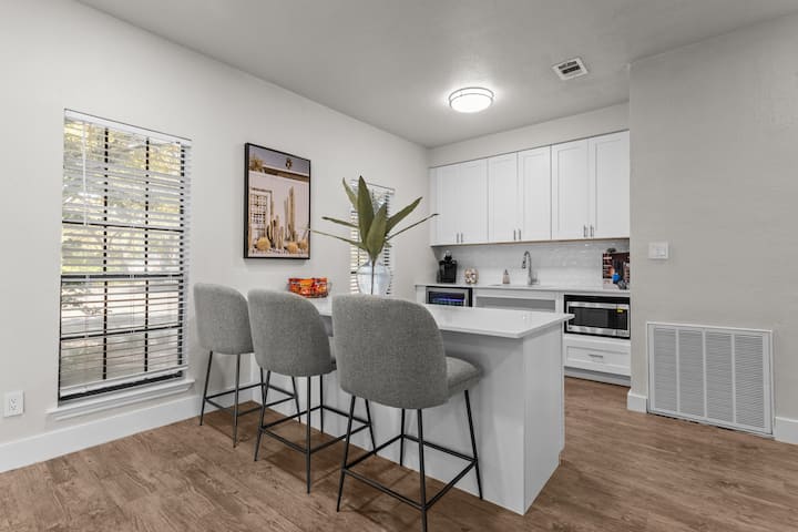 RGVtYW5kUGljdHVyZToyNDEyMjU0Njkx