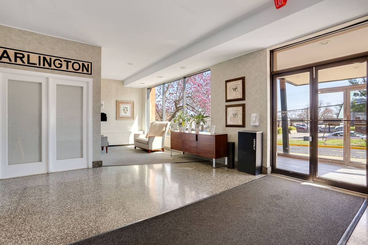 Exterior of Shawnee, an Airbnb-friendly apartment in Arlington, VA