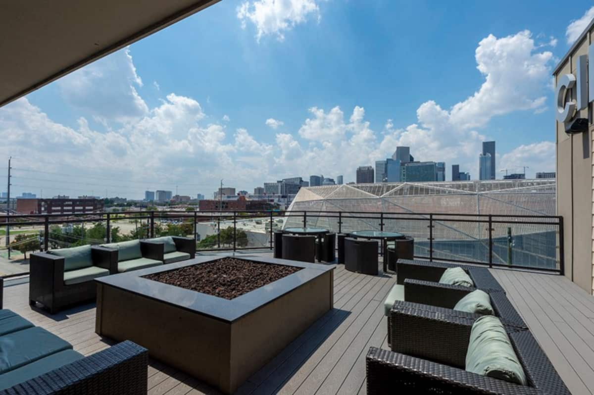 , an Airbnb-friendly apartment in Houston, TX