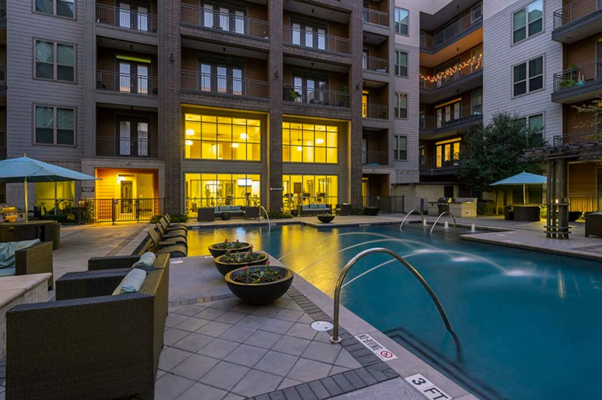 , an Airbnb-friendly apartment in Houston, TX