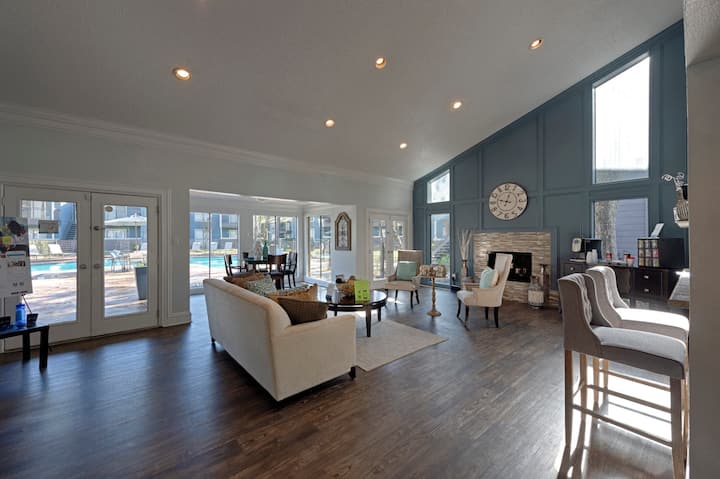 RGVtYW5kUGljdHVyZToyNDEyMjY2NTU0