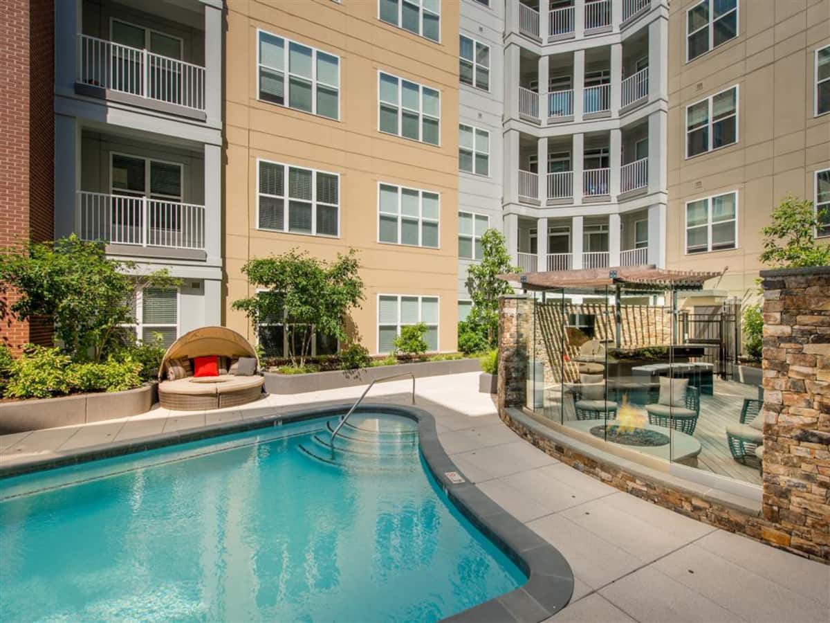 Exterior of PIKE3400, an Airbnb-friendly apartment in Arlington, VA