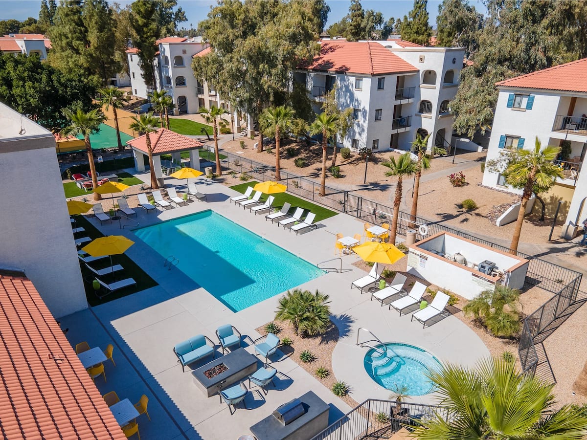 Exterior of Solas Glendale, an Airbnb-friendly apartment in Glendale, AZ