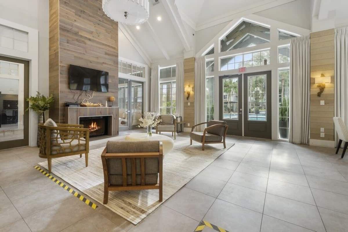 RGVtYW5kUGljdHVyZToxOTU1MjE2MTY4