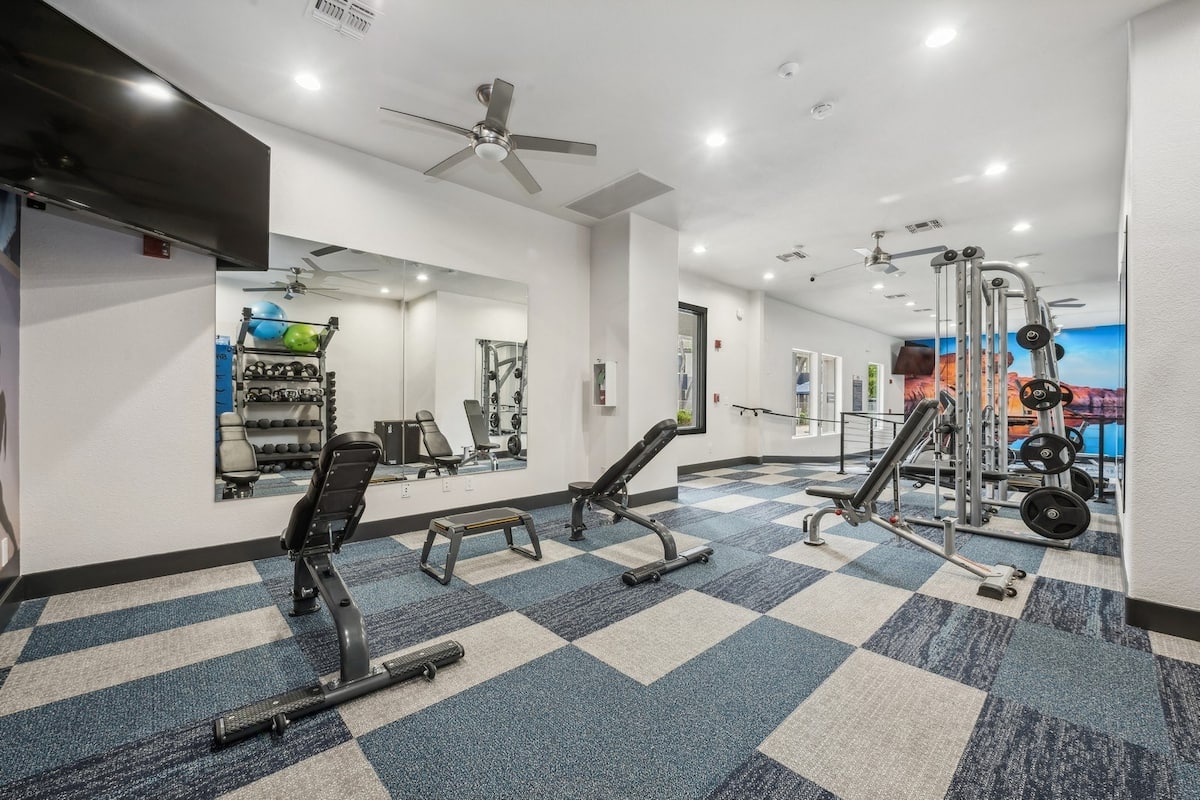 RGVtYW5kUGljdHVyZToyMzcwODI3NDgy