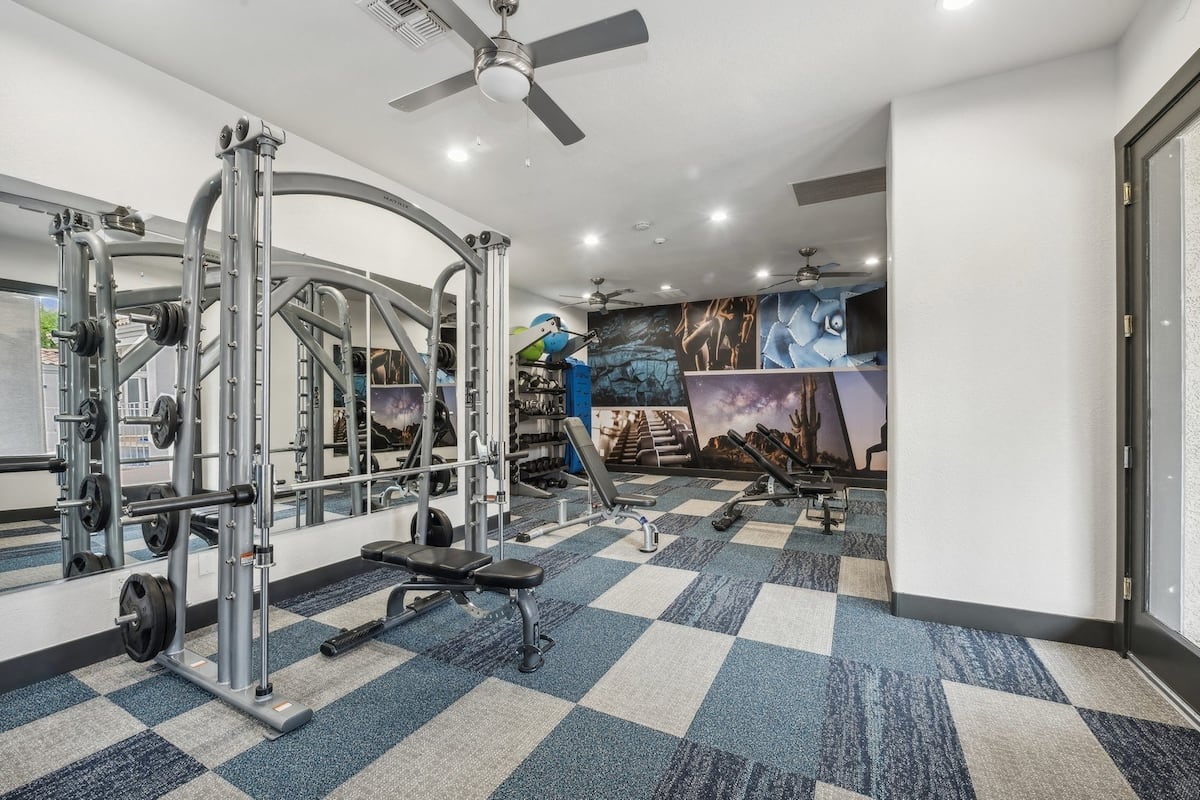 RGVtYW5kUGljdHVyZToyMzcwODI3NDgx