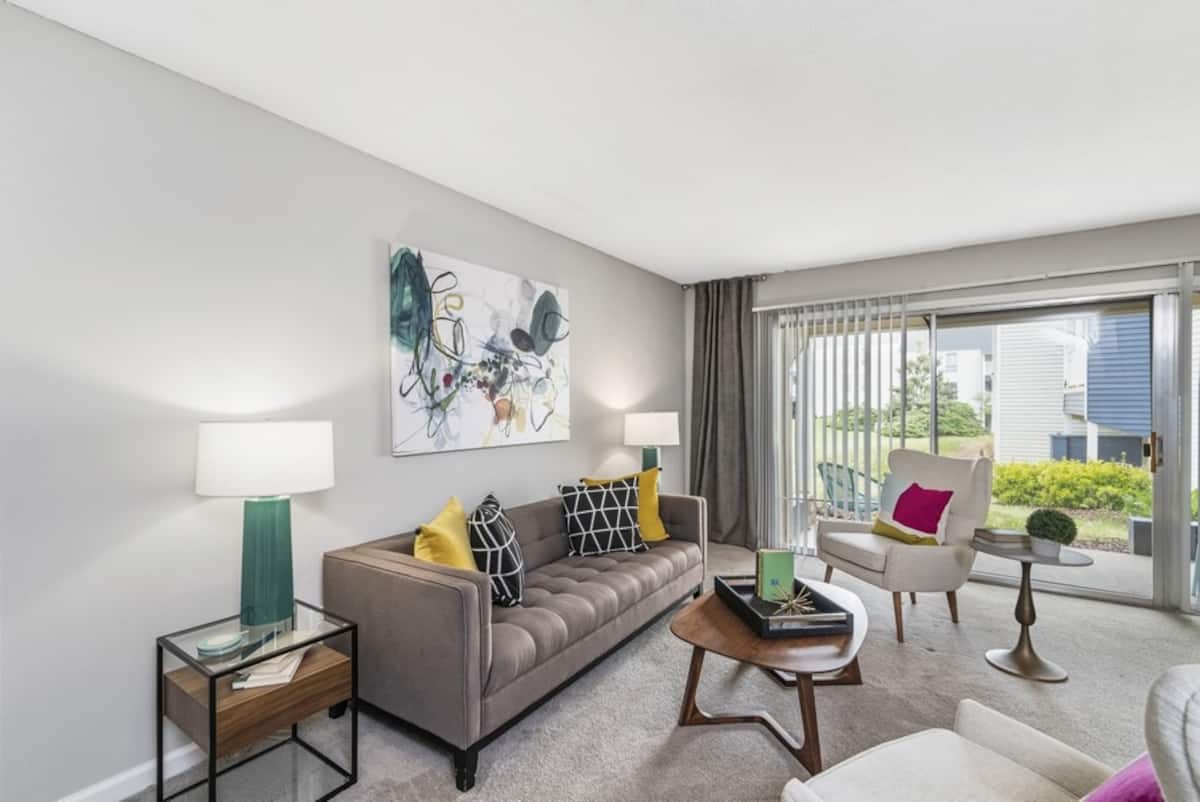 RGVtYW5kUGljdHVyZToxOTU1OTcxMjQ5