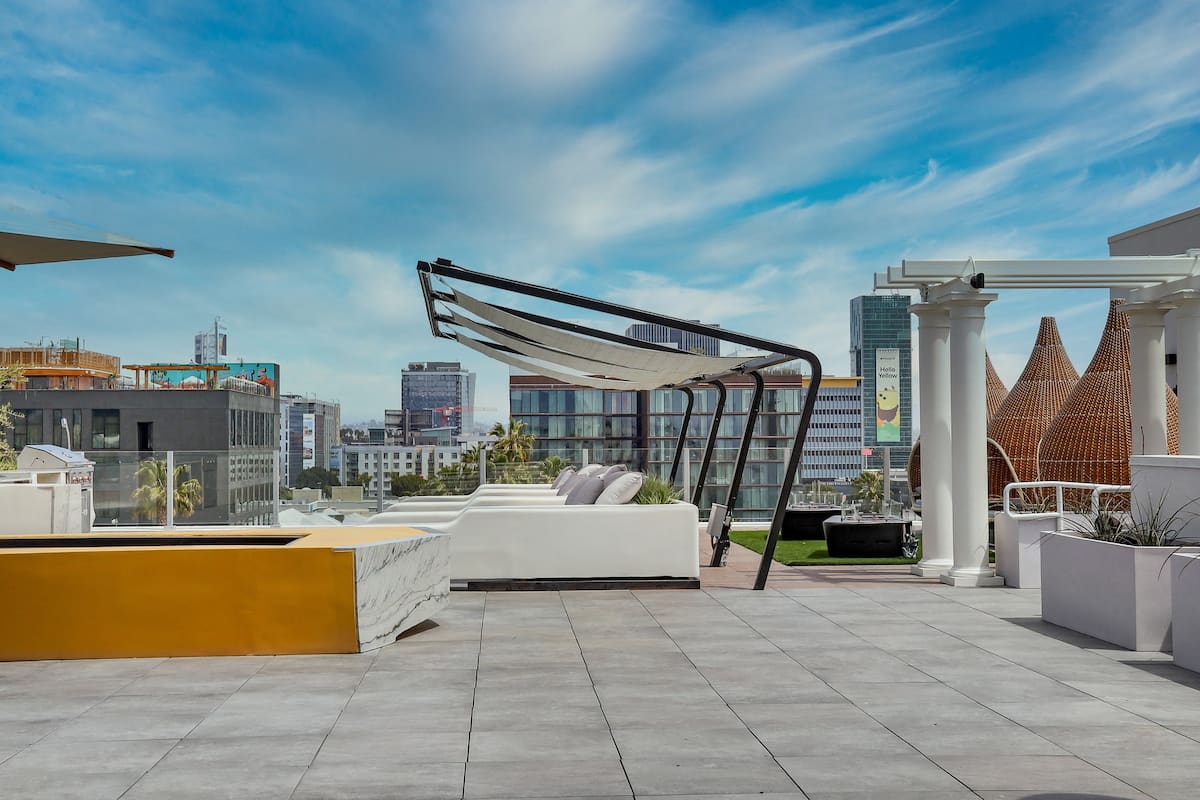 Exterior of Inspire Hollywood, an Airbnb-friendly apartment in Los Angeles, CA