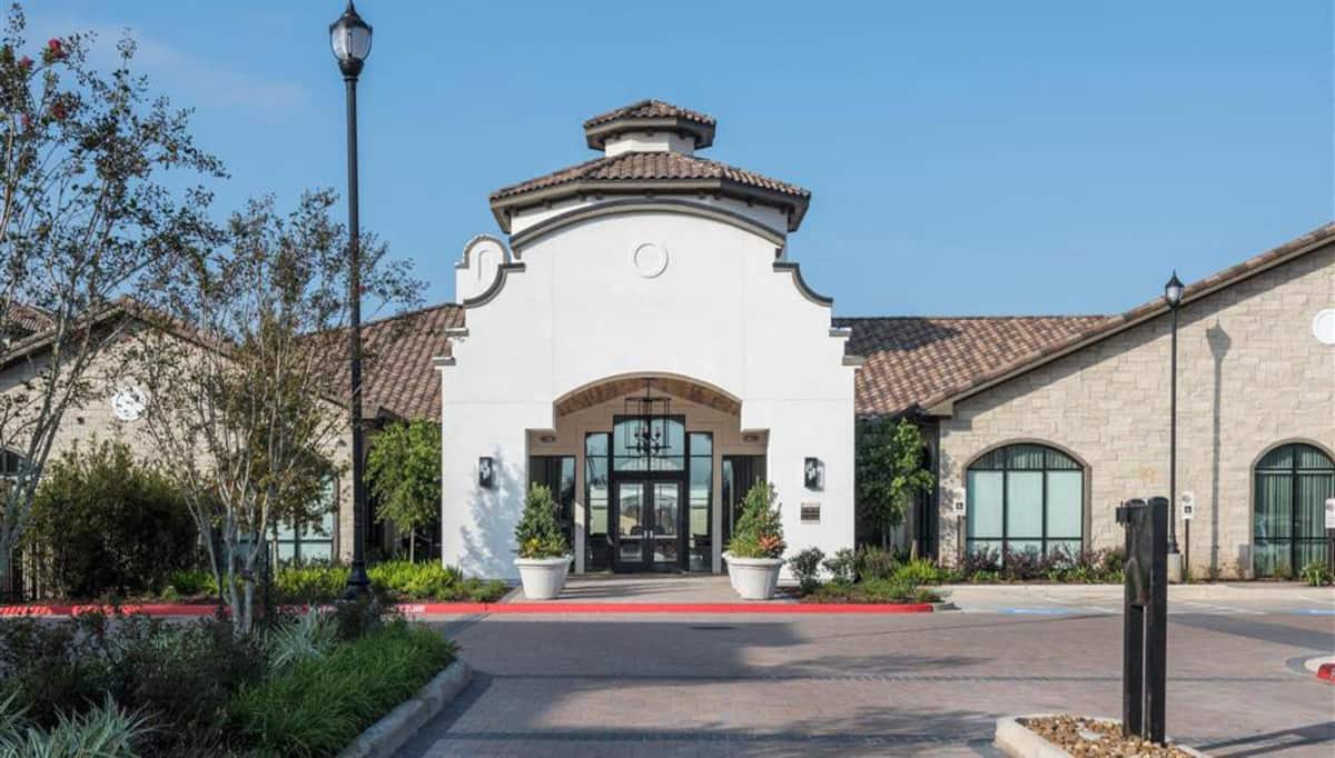 , an Airbnb-friendly apartment in Sugar Land, TX