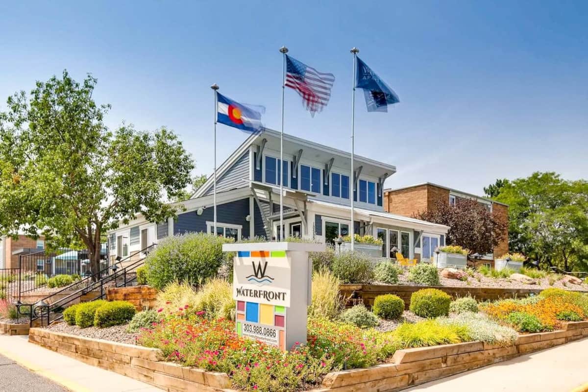 , an Airbnb-friendly apartment in Lakewood, CO
