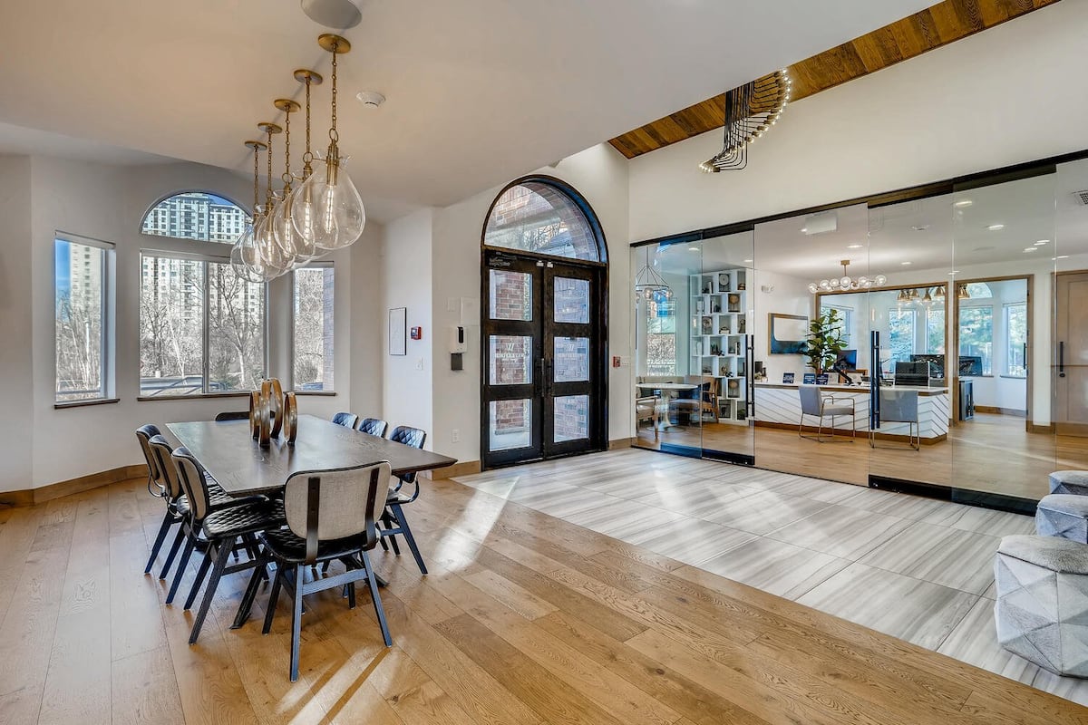 RGVtYW5kUGljdHVyZToxOTQzMTI3ODMw