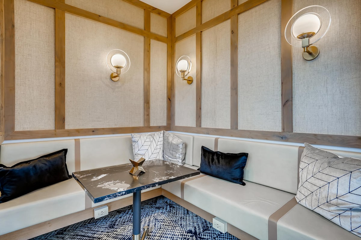 RGVtYW5kUGljdHVyZToxOTQzMTI3ODUy