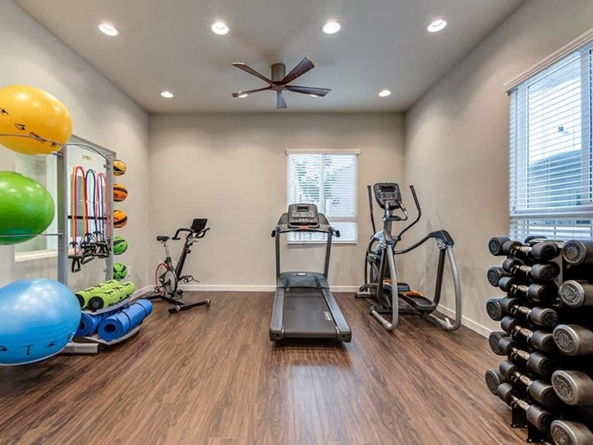 RGVtYW5kUGljdHVyZToxOTUyMzM3MjI0