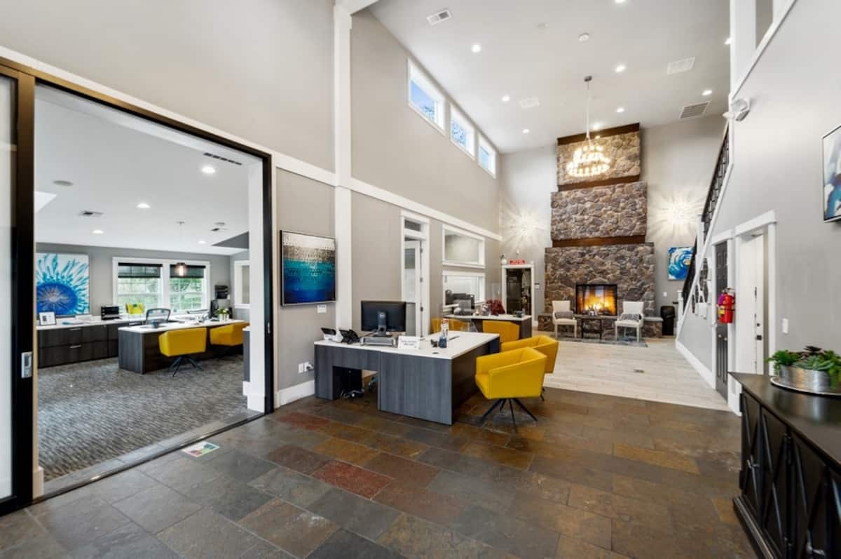 , an Airbnb-friendly apartment in Kent, WA