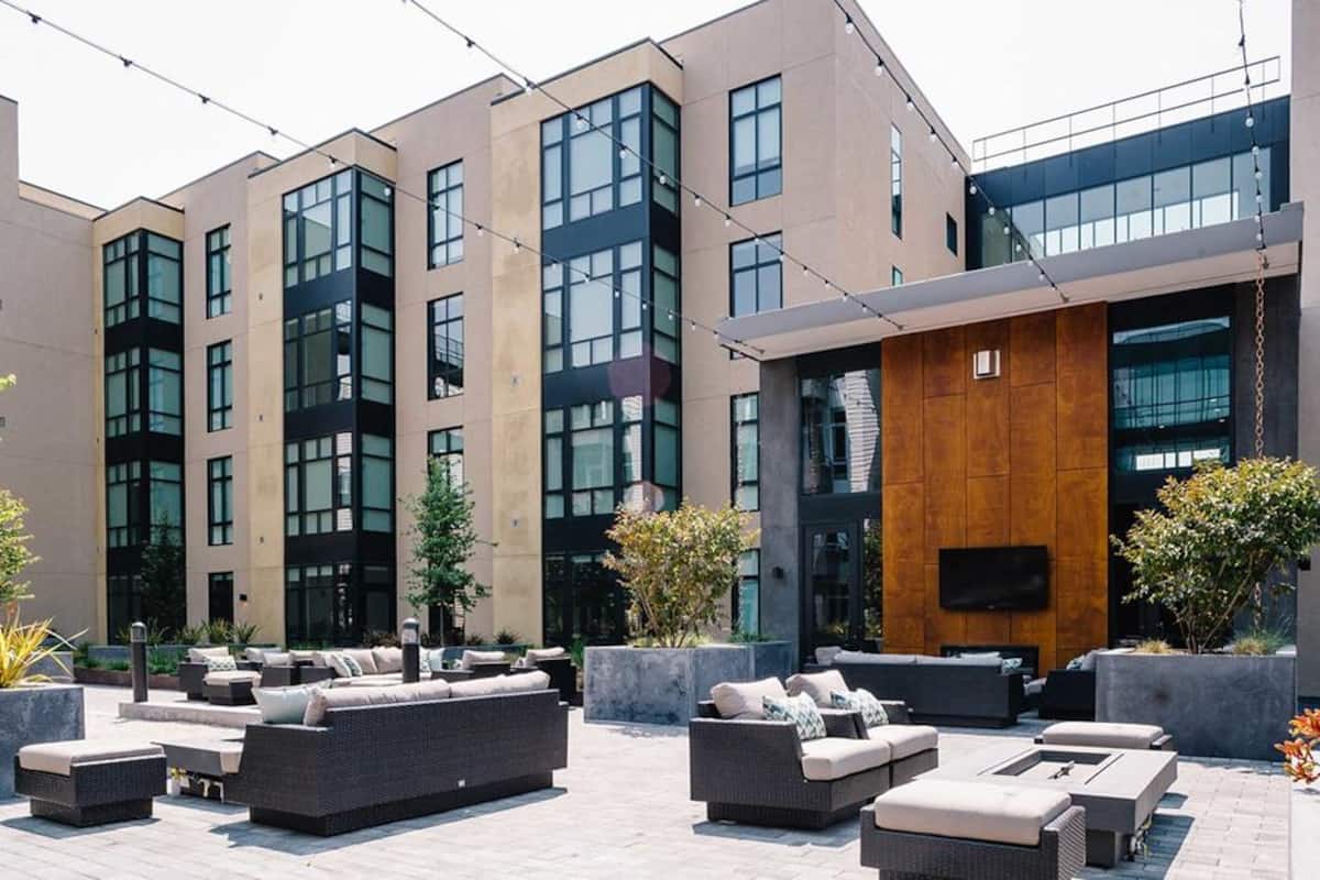 RGVtYW5kUGljdHVyZToxOTkyODMxNjM2