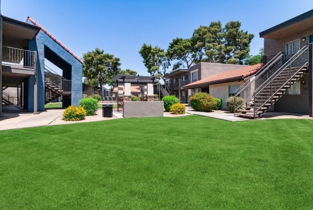 RGVtYW5kUGljdHVyZToxOTU1MjE3NTE2