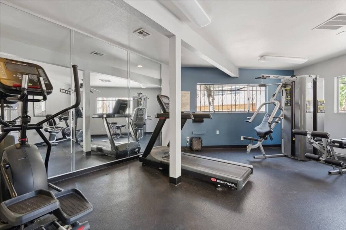 RGVtYW5kUGljdHVyZToxOTU1MjE3NTk4