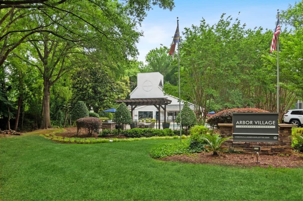, an Airbnb-friendly apartment in Charlotte, NC