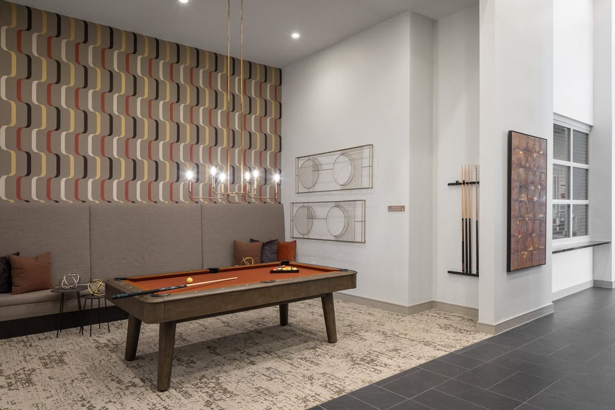 RGVtYW5kUGljdHVyZToxOTU1MjE3NzY1