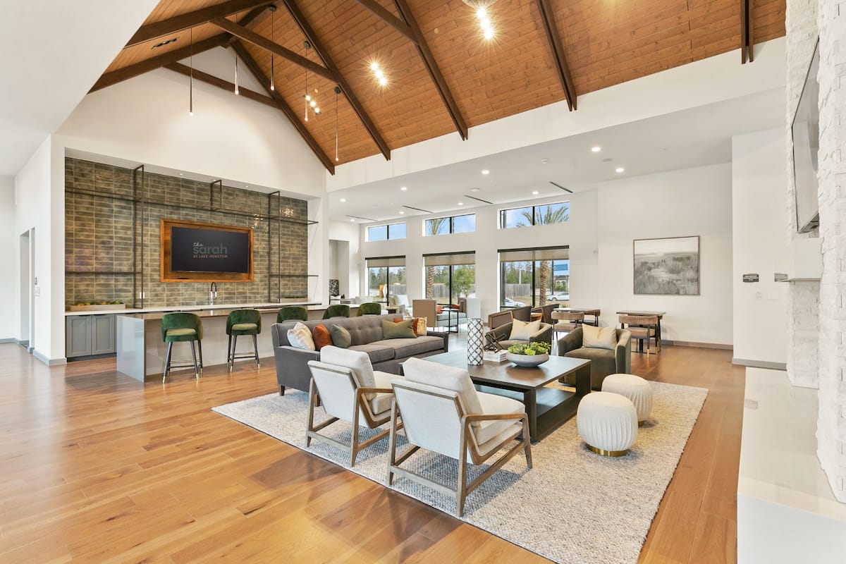 RGVtYW5kUGljdHVyZToxOTU1MjE3OTY0