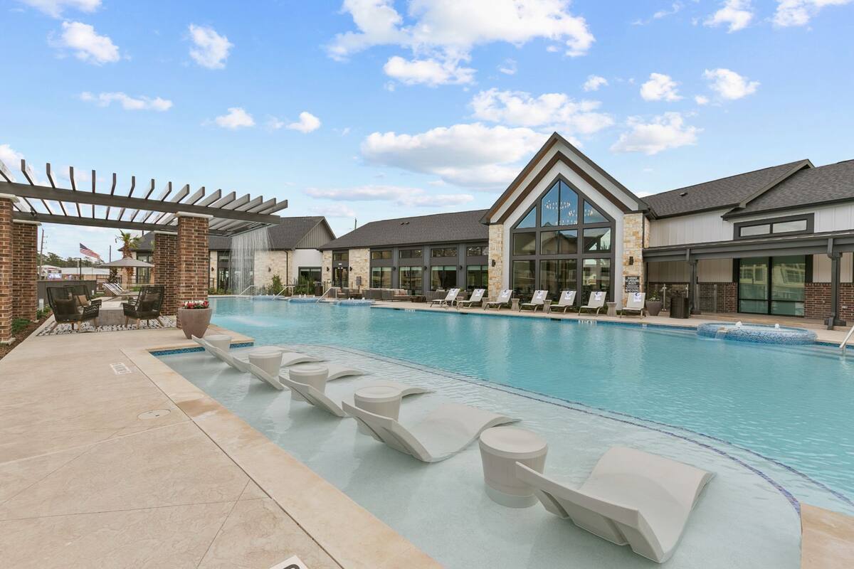 The Sarah At Lake Houston, an Airbnbfriendly apartment