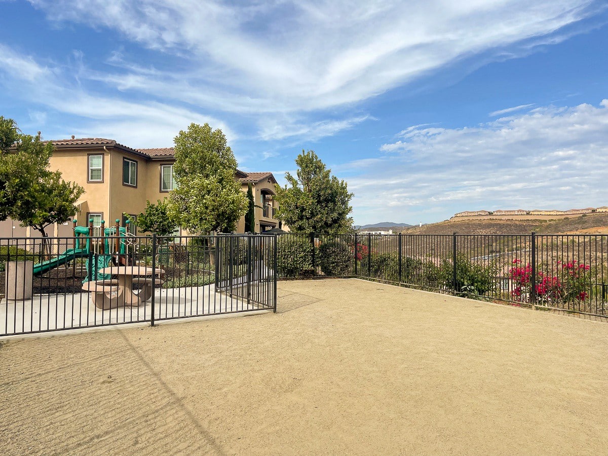 RGVtYW5kUGljdHVyZToxOTUxNTQ0ODY2