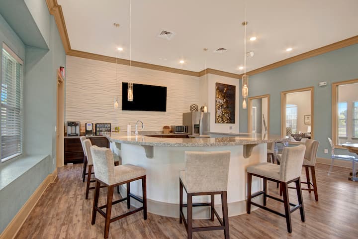 RGVtYW5kUGljdHVyZToyNDEyMjYwNzg0