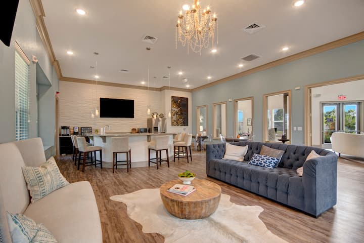 RGVtYW5kUGljdHVyZToyNDEyMjYwNzgy