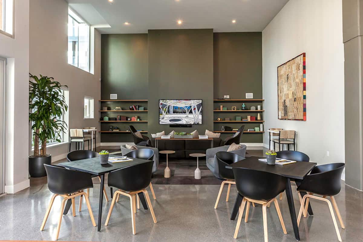 RGVtYW5kUGljdHVyZToxOTU1MjE4MDUx