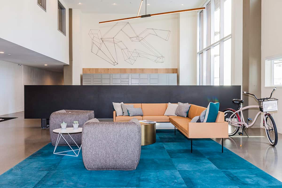 RGVtYW5kUGljdHVyZToxOTU1MjE4MDQ4