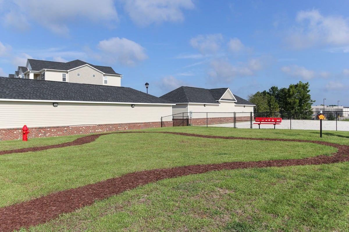 RGVtYW5kUGljdHVyZToxOTU1MjE4Mjc5