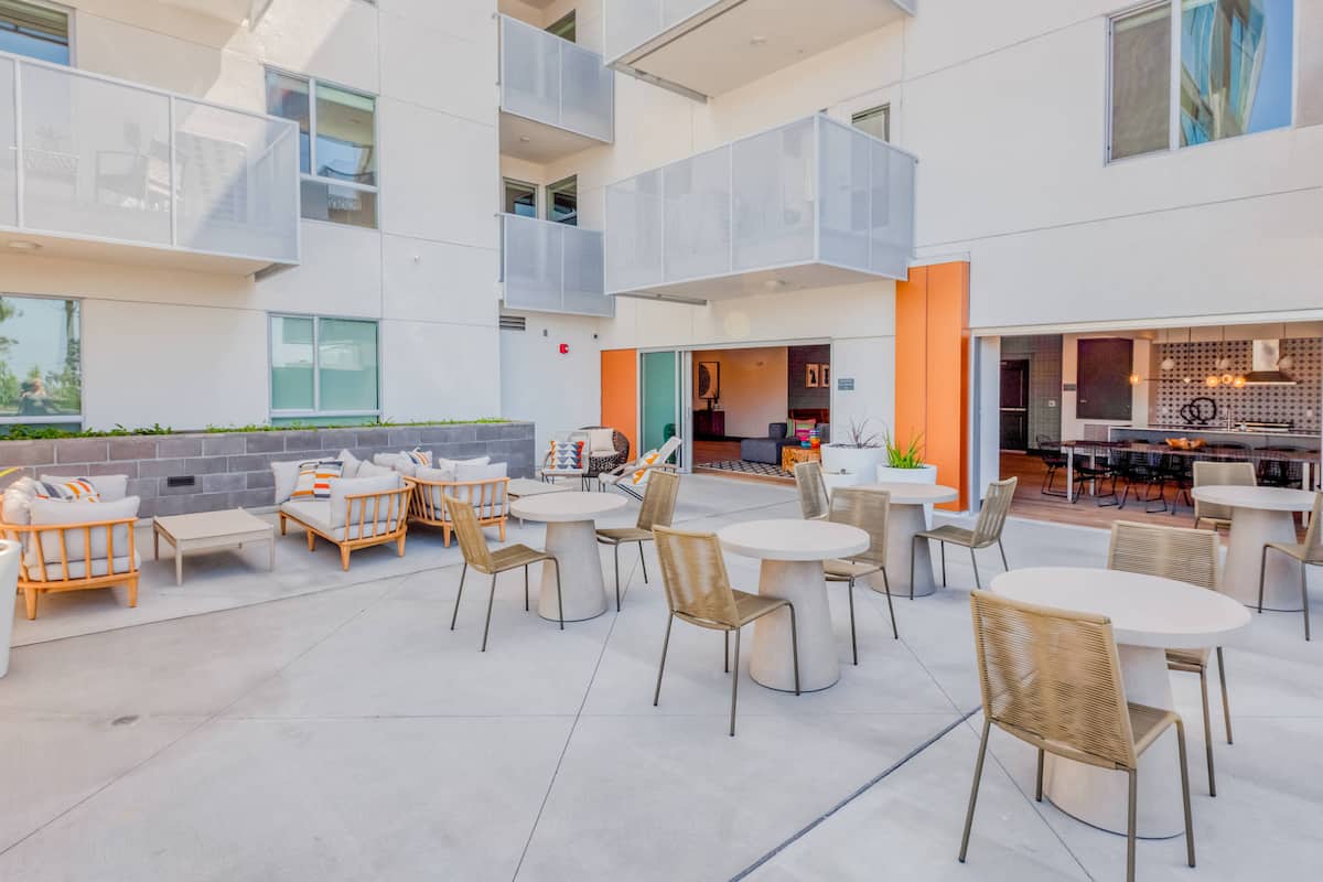 RGVtYW5kUGljdHVyZToyMTI0OTU0MTEz