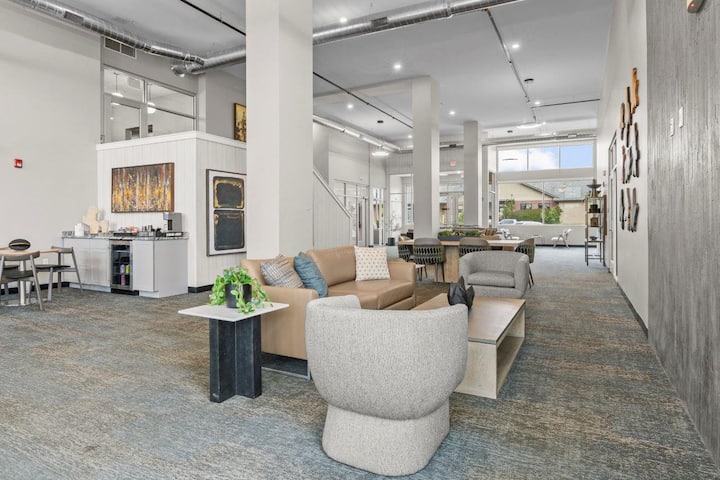 RGVtYW5kUGljdHVyZToyNDEyMjY2MDM0