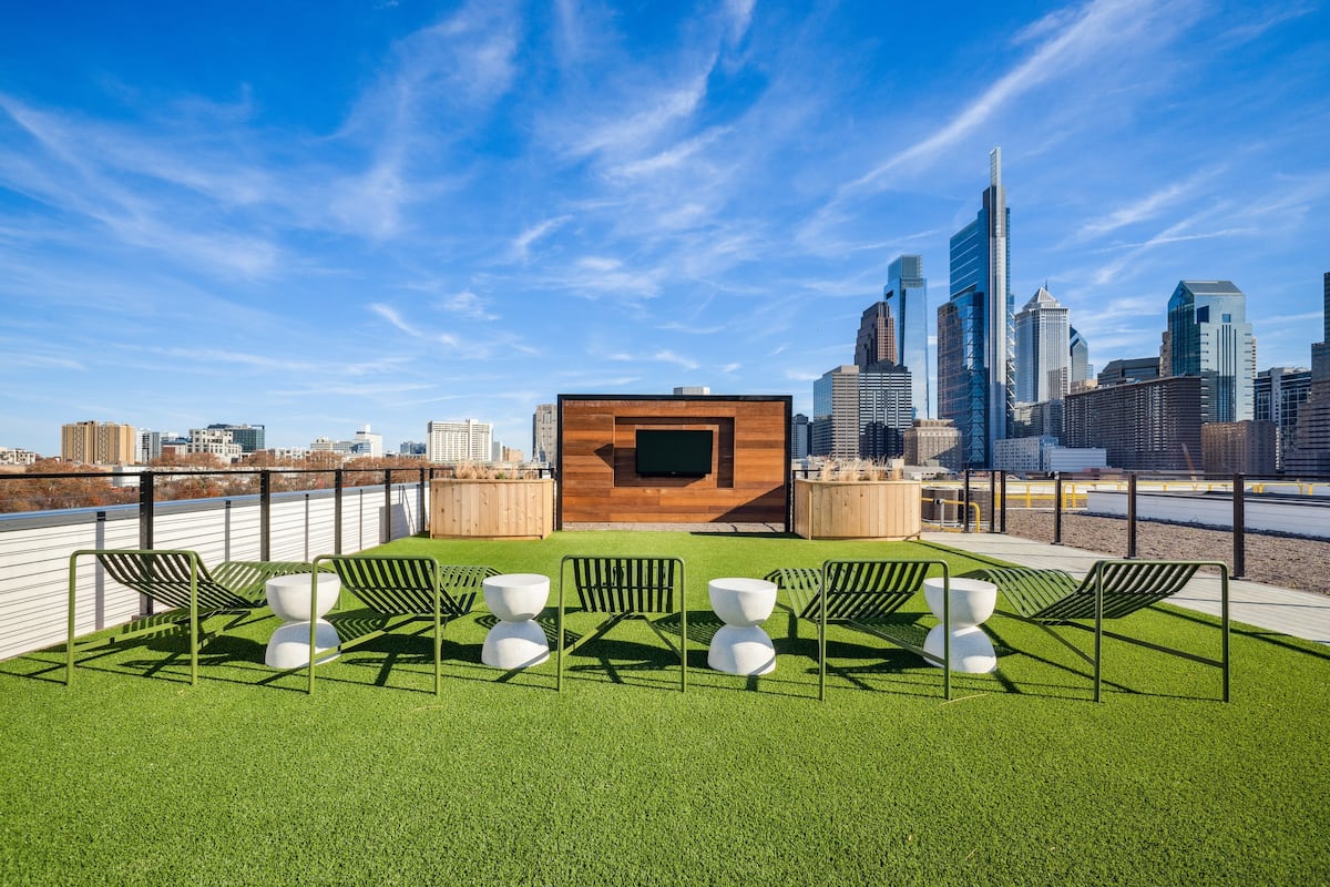 Exterior of Edgewater, an Airbnb-friendly apartment in Philadelphia, PA