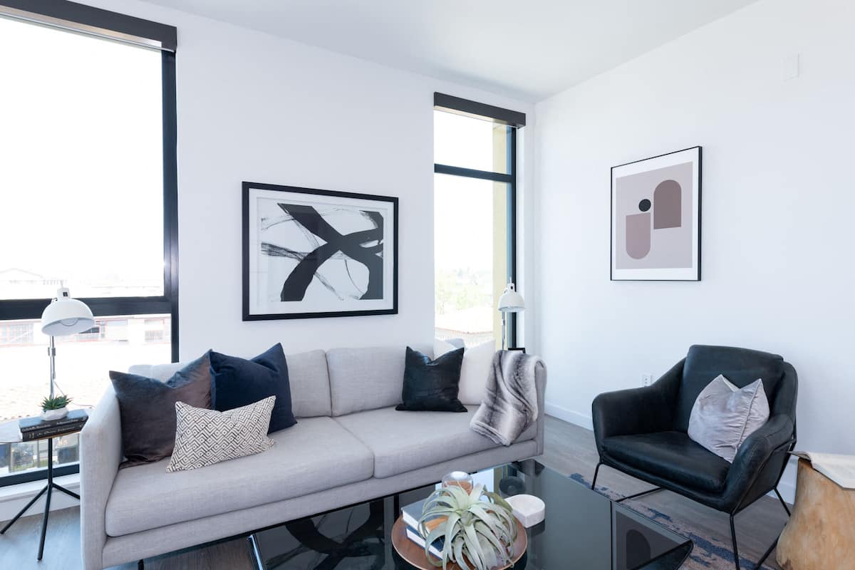 RGVtYW5kUGljdHVyZToxOTc5NTkxNjIz