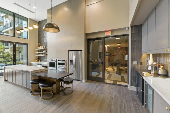 RGVtYW5kUGljdHVyZToyNDMxOTMyNjQz