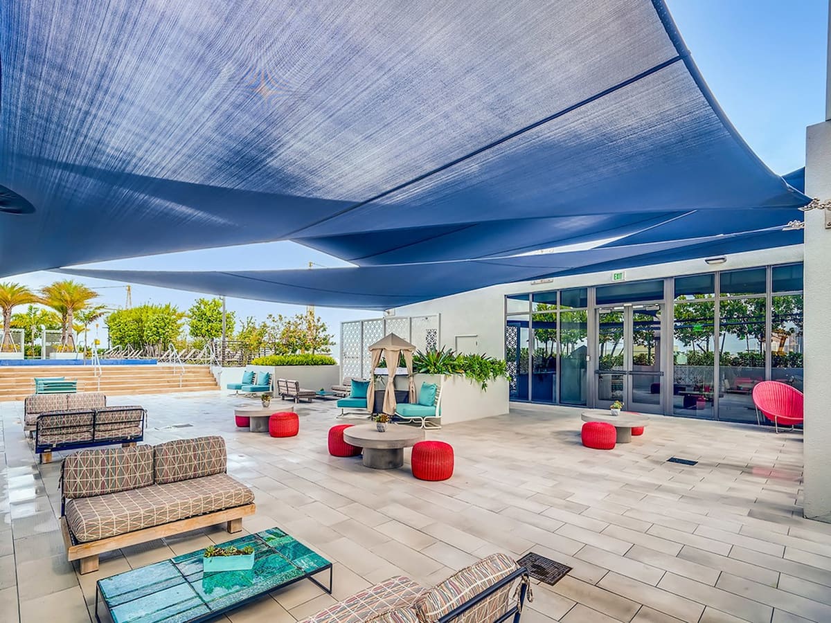 RGVtYW5kUGljdHVyZToxOTUxNTQ4MTgy