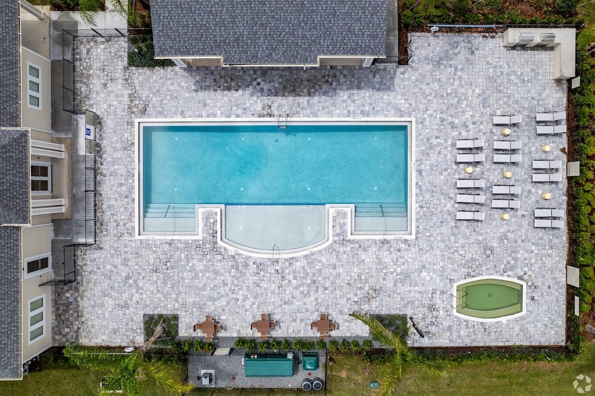 , an Airbnb-friendly apartment in Wildwood, FL