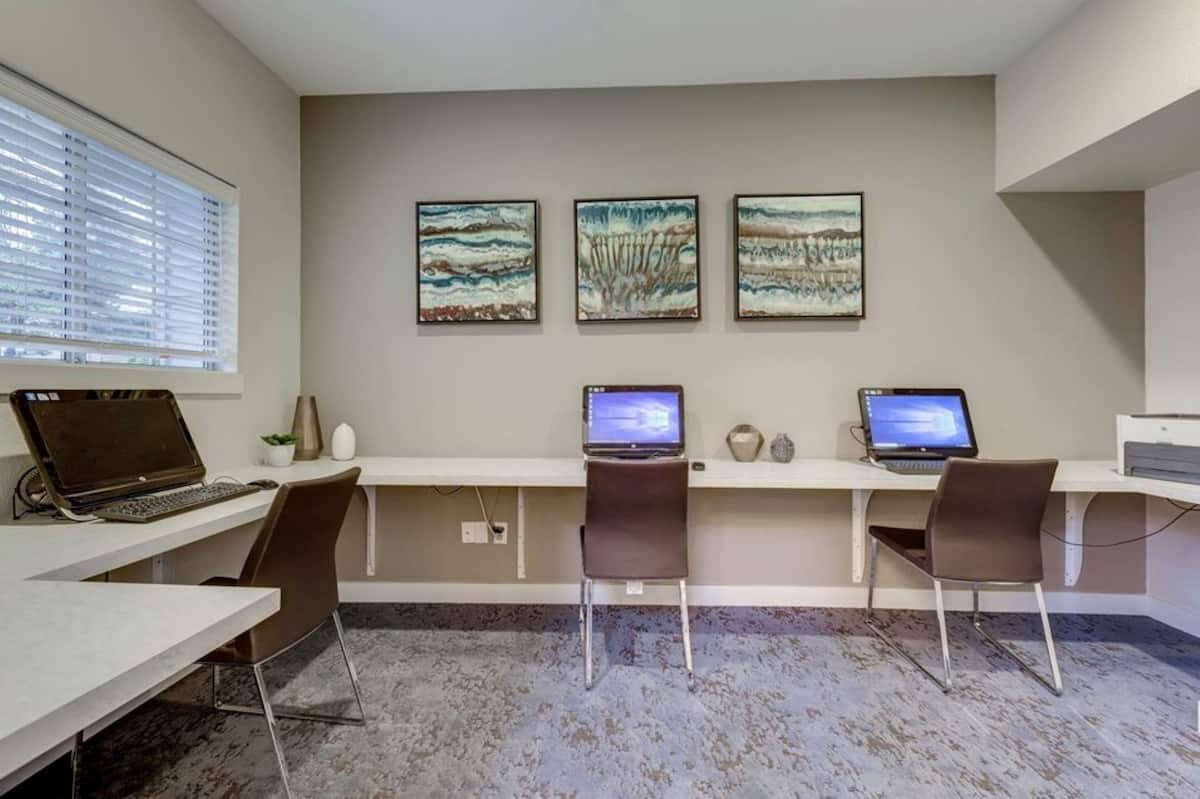 RGVtYW5kUGljdHVyZToxOTkzNDk1OTk4