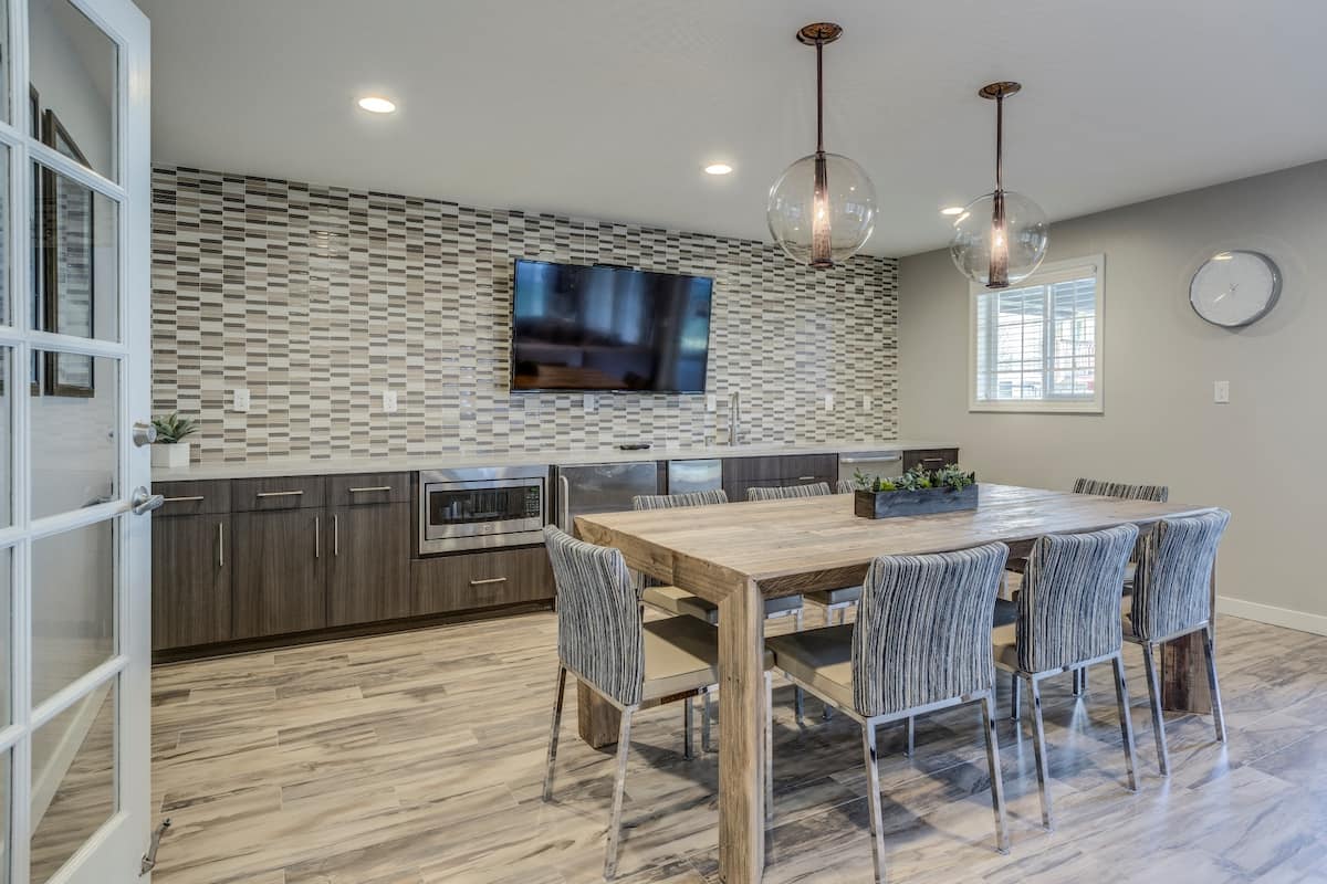 RGVtYW5kUGljdHVyZToxOTkzNDk1ODc1